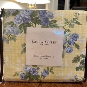 Laura Ashley Queen/Full Duvet Cover Bonus Set